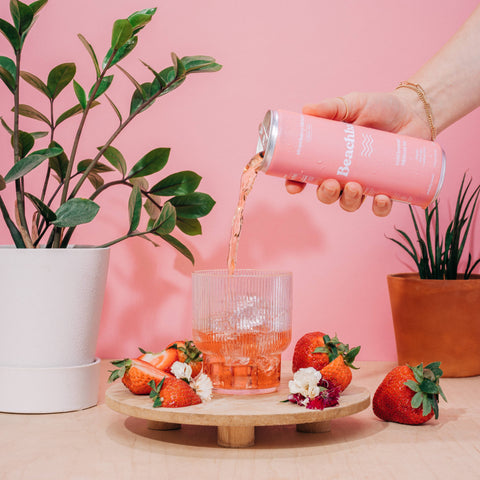 BEACHBALL Organic Iced Tea Can - Strawberry Hibiscus